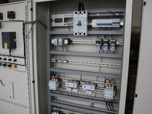 Control de calidad del gabinete electrónico